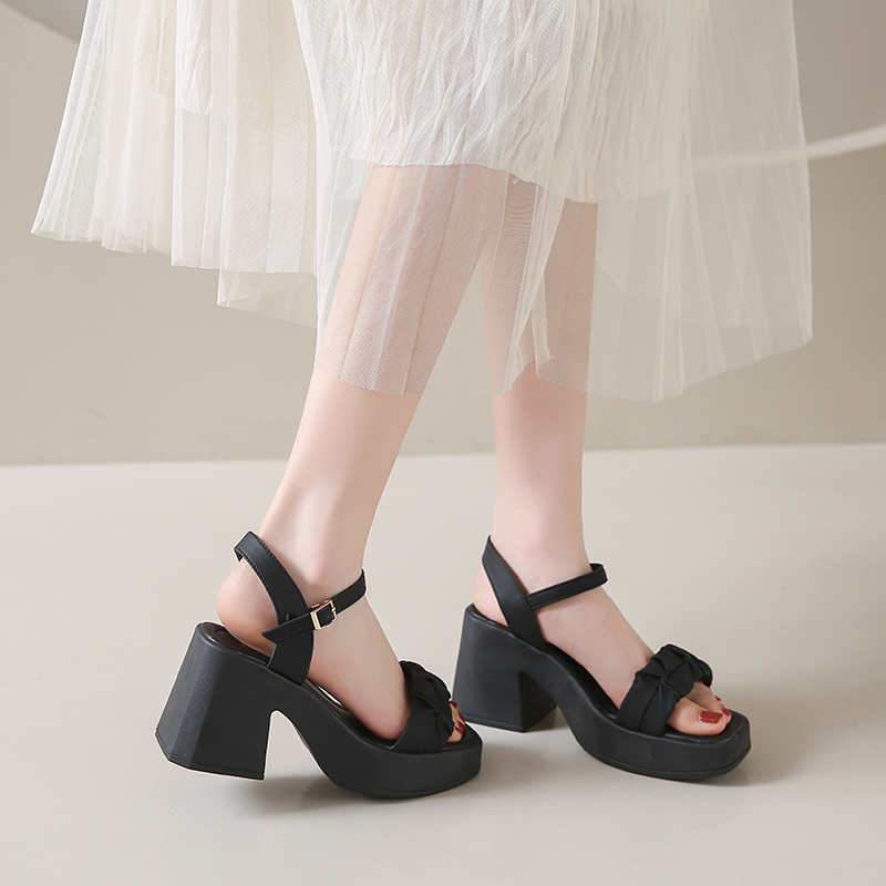 Camp Without Heel Woman Sandal - مراجعة Sewing New وسعره