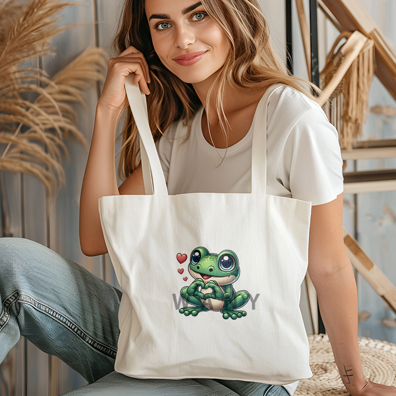 A cute cartoon frog Iron on Tr - مراجعة Iron On Patch وسعره